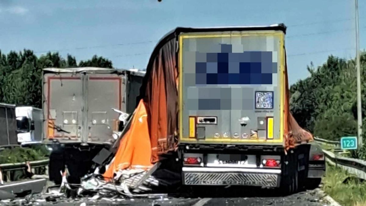 Megrázó videó: így történt a halálos kamionbaleset az autópályán