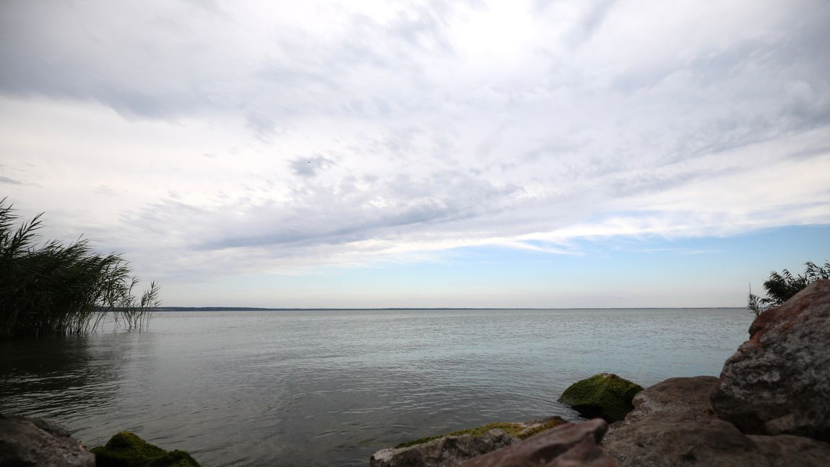Felhőkkel érkezett a hidegfront a Balatonhoz