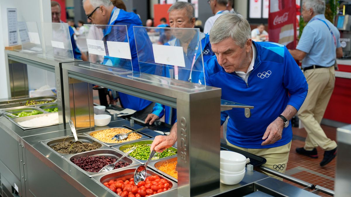 Michelin-csillagos séfek készítik a versenyzők ételeit az olimpiai faluban