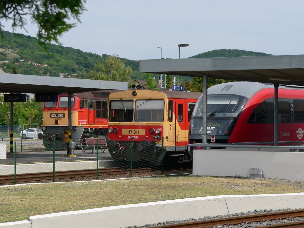 A járműpark jelentős része még nem klímával, hanem légjavító berendezéssel felszerelt, a hőség megterheli azokat