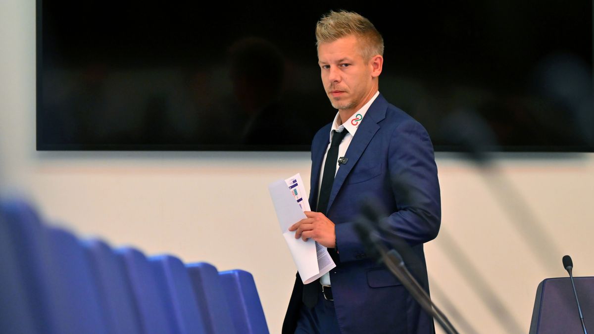Sosem látott felvételek kerültek elő Magyar Péter diszkóbotrányáról (videó)