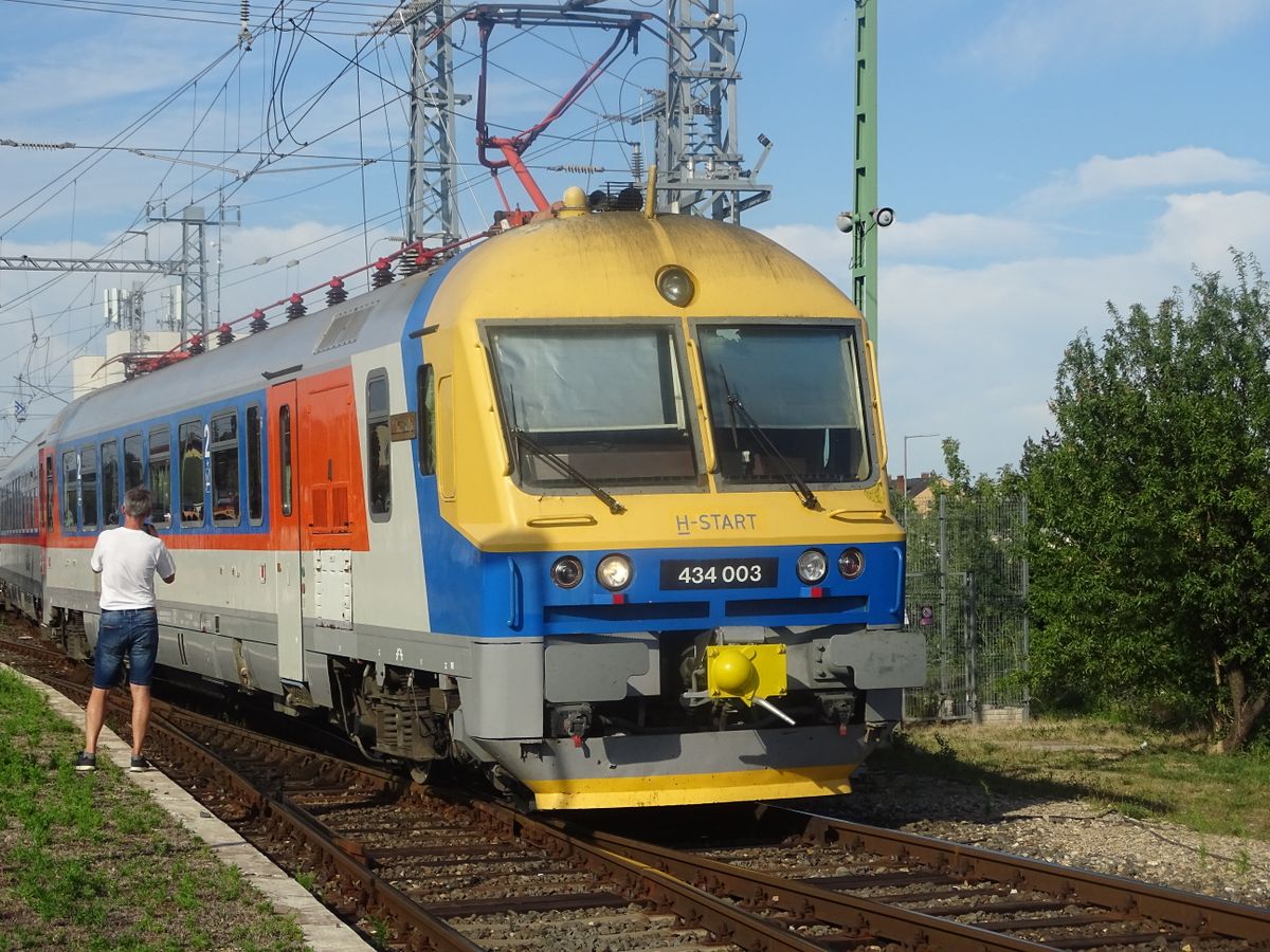 Harmincéves a hazai InterCity-motorvonat gyártás egyedi járműve, a „Samu”, mely idén megjelent a Balatonnál