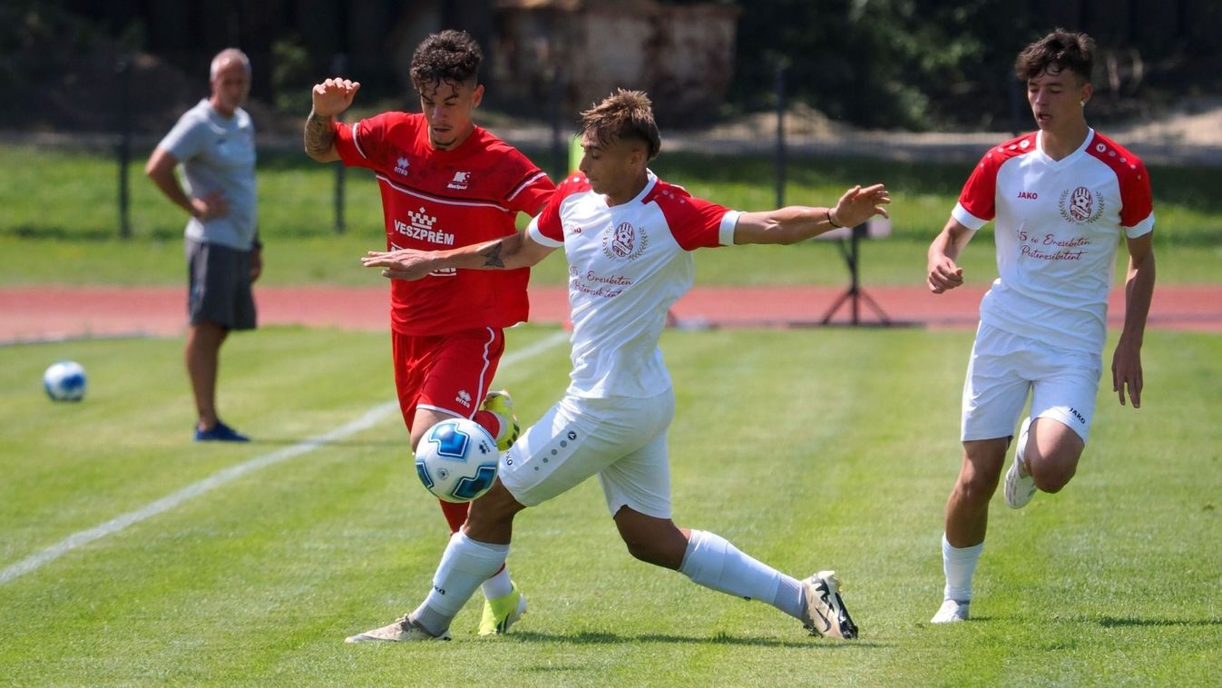 780 nap (!) után játszottak újra a veszprémi stadionban (képgaléria)