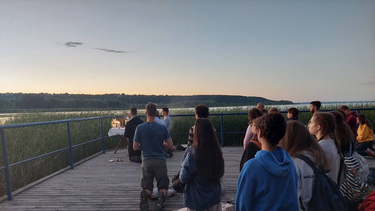 Ötvenórás szentségimádást tartottak a Balatonnál