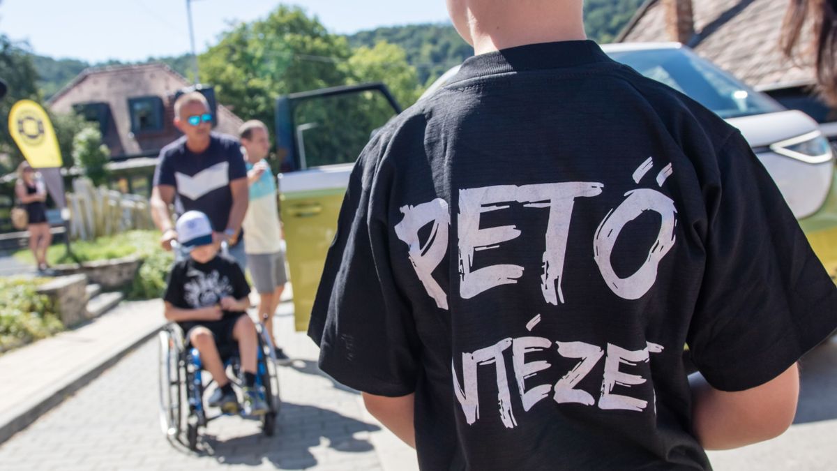 Mozgáskorlátozott fiatalokat láttak vendégül a családjukkal együtt a Művészetek Völgyében