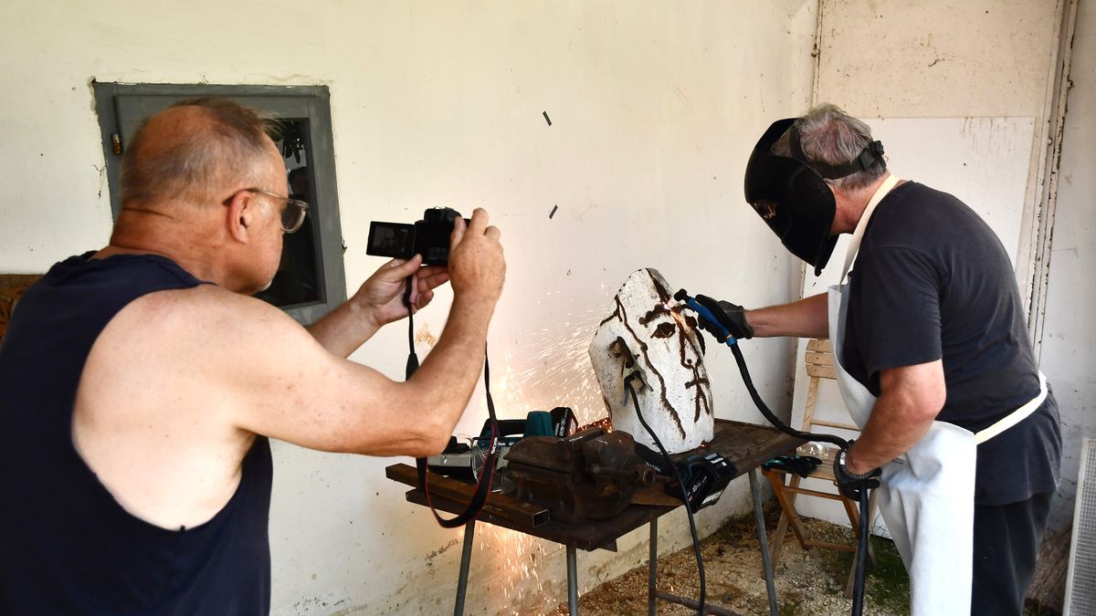 Külföldi tárlatokra készültek