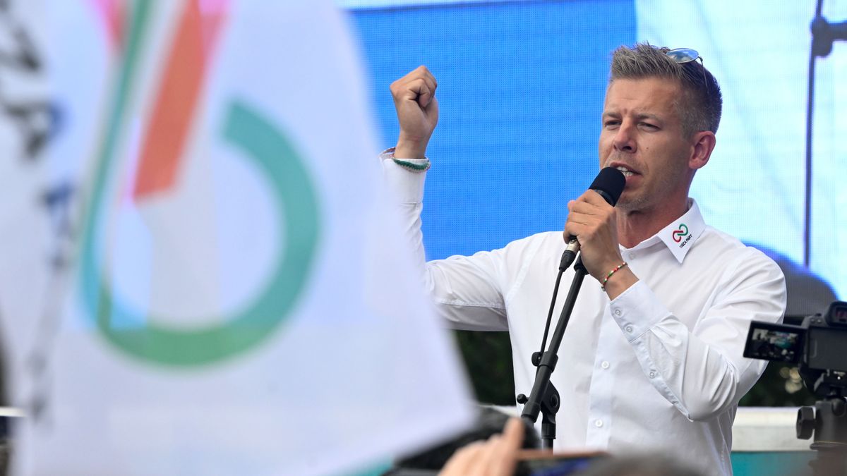 Menczer Tamás a táncparkettre küldte bulizni Magyar Pétert (videó)