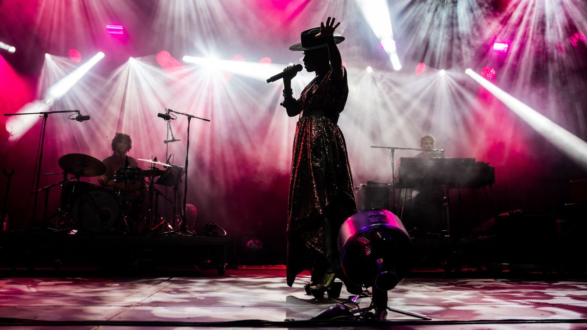 Tömeg, különleges muzsika a Paloznaki Jazzpiknik záróestjén