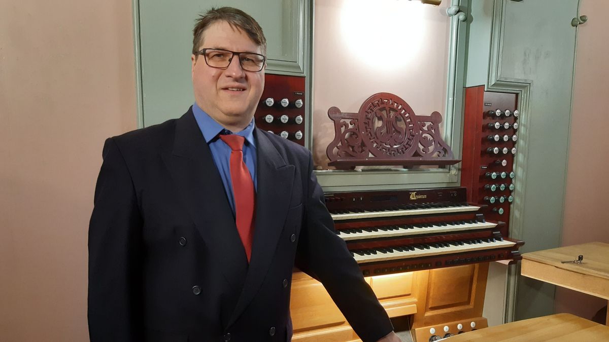 Hangokba szőtt emlékek – Az apátság orgonistája negyedszázados jubileuma alkalmából ad koncertet a bazilikában (podcast)
