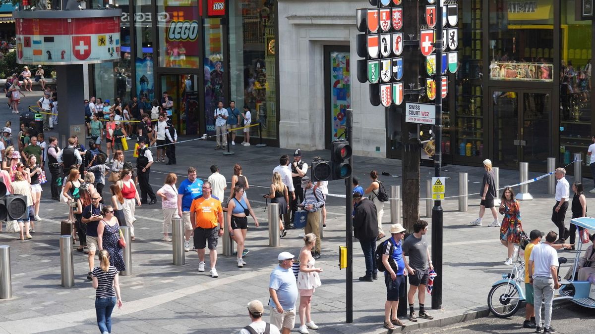 Gyilkossági kísérlettel vádolták meg a londoni késelőt