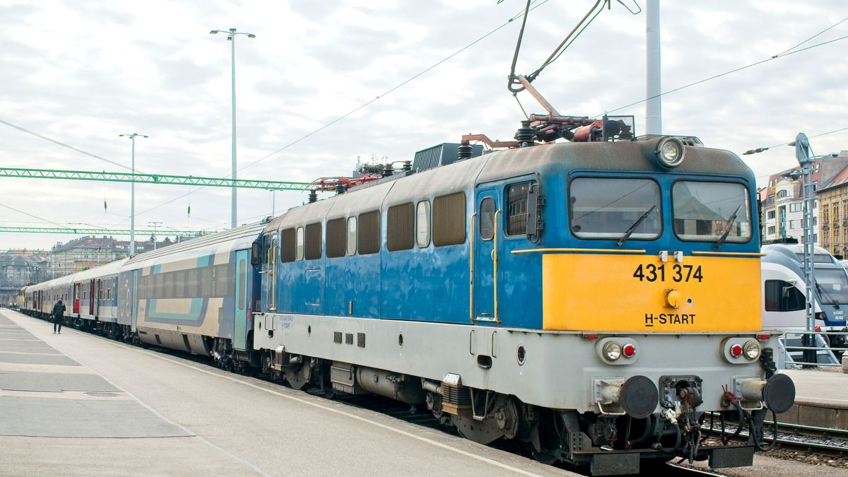 Sörrel öntött le egy ellenőrt az agresszív utas
