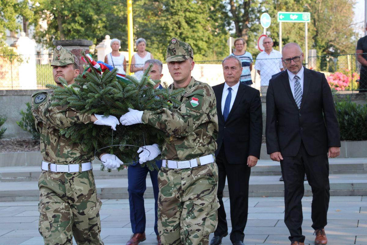 Koszorúzás is szerepel az ünnepi műsor programjában