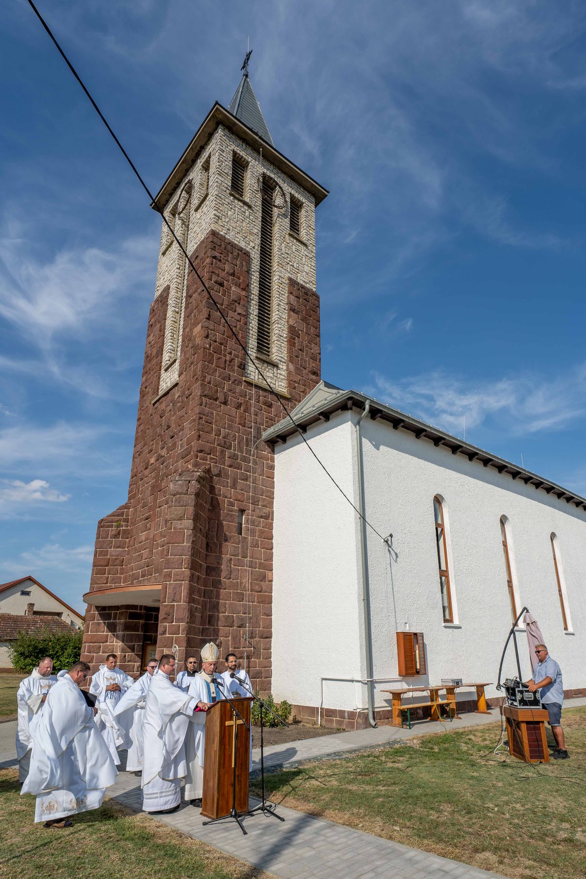 A keresztény hit melletti kiállásra nagyon nagy szükség van, egy kis falu a kis templomán keresztül is ezt üzeni