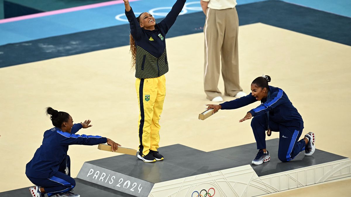 Simone Biles szó szerint leborult nagy riválisa, Andrade sikere előtt