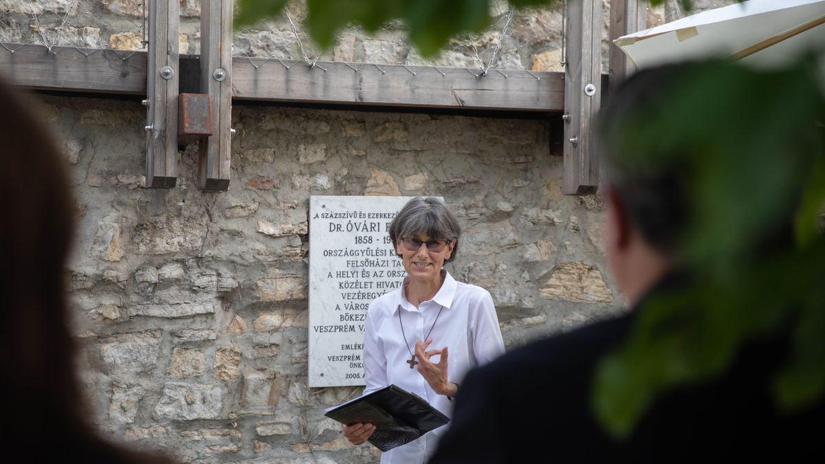 Ranolder János emléktábláját koszorúzták meg Veszprémben