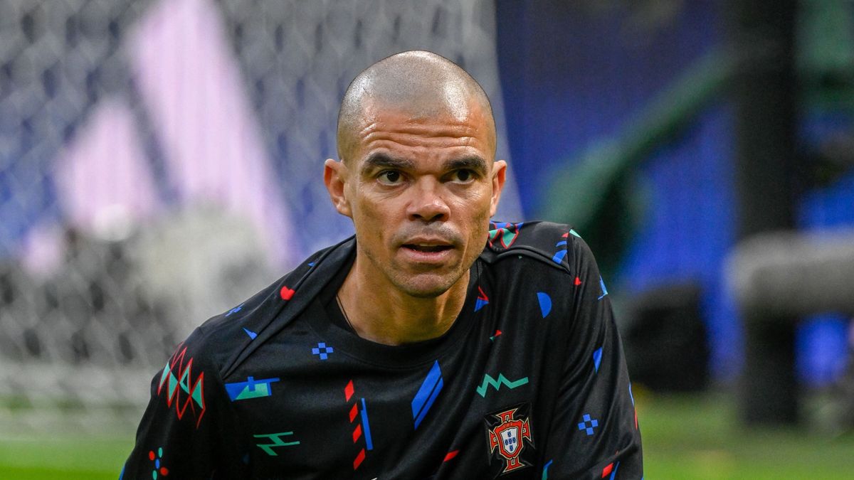 Bejelentette visszavonulását a világhírű portugál focista