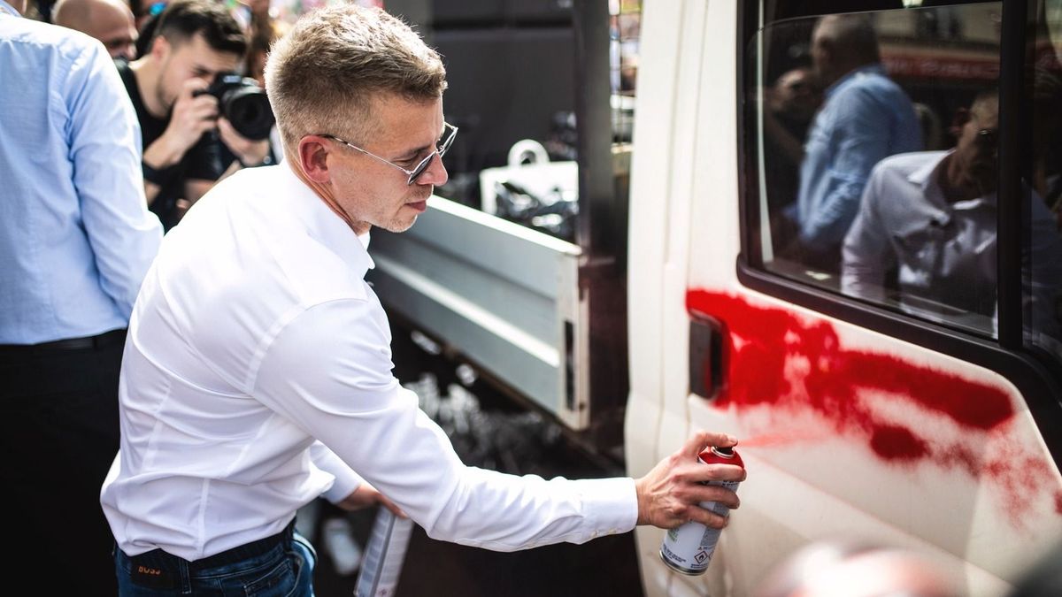 Nem Magyar Péter az első baloldali politikus, akit megrészegít a pénz és a hatalom