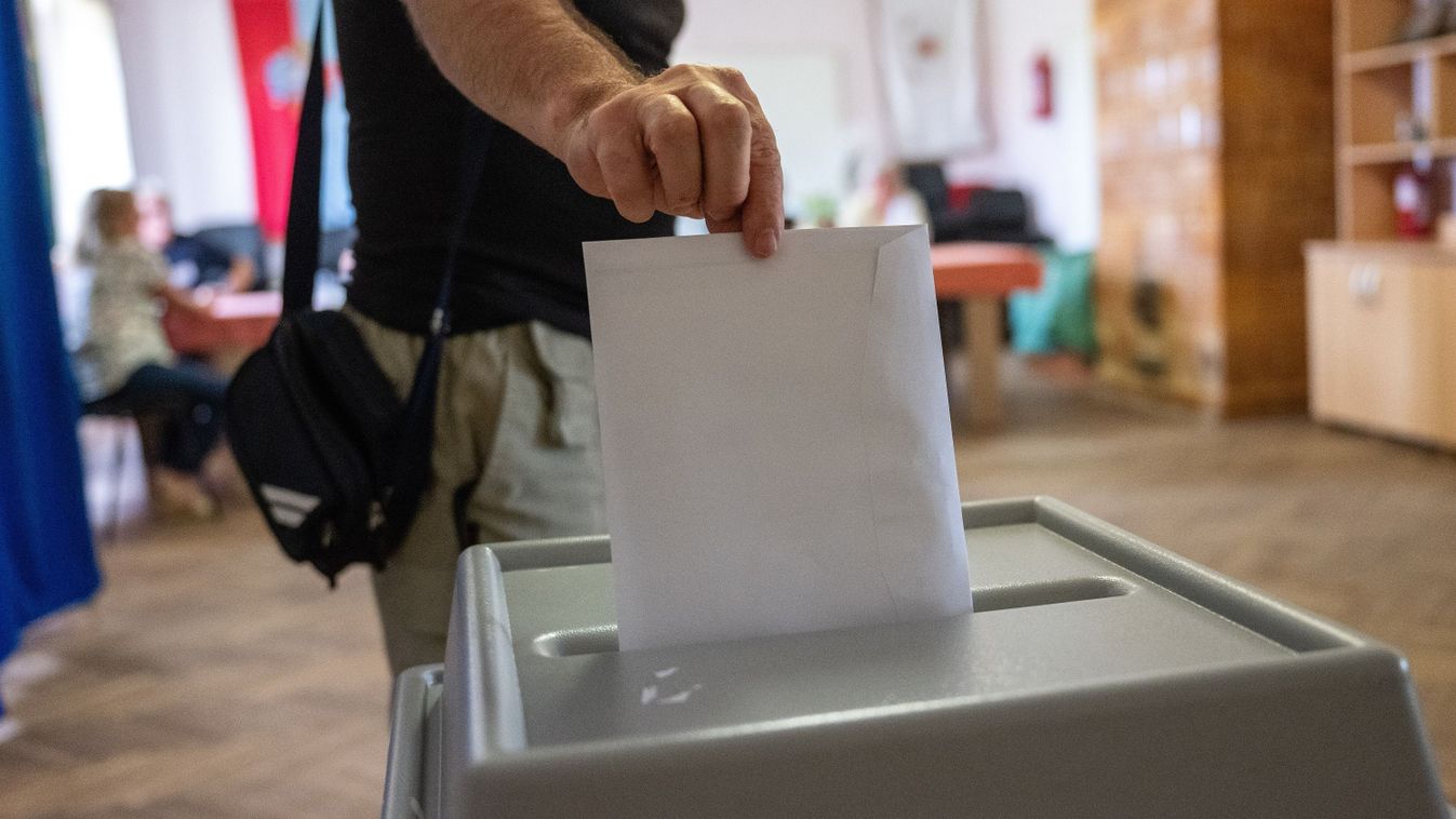 A baloldal utolsó mentsvára az álcivilség