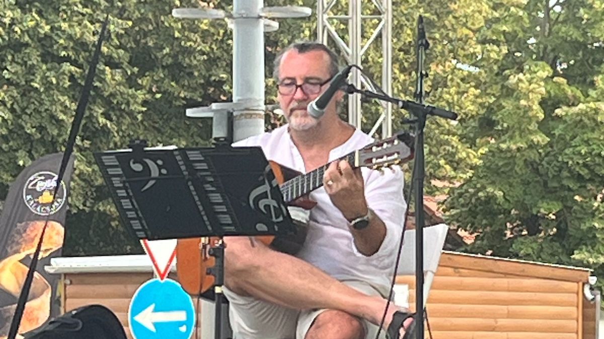 Gitárműsora Tapolcán