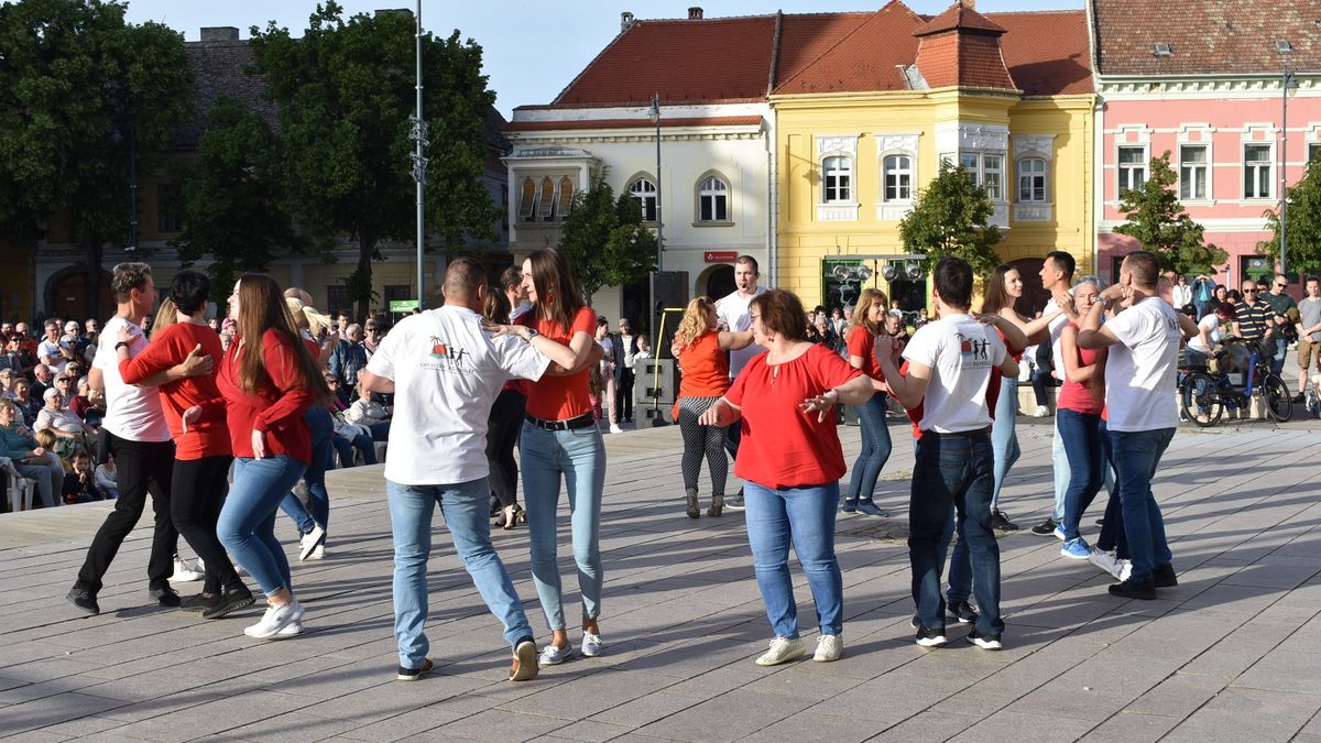Karibi utcabál lesz Pápa belvárosában