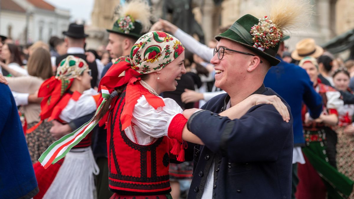 Támogatja a határon túli magyar színházakat és táncegyütteseket a kormány