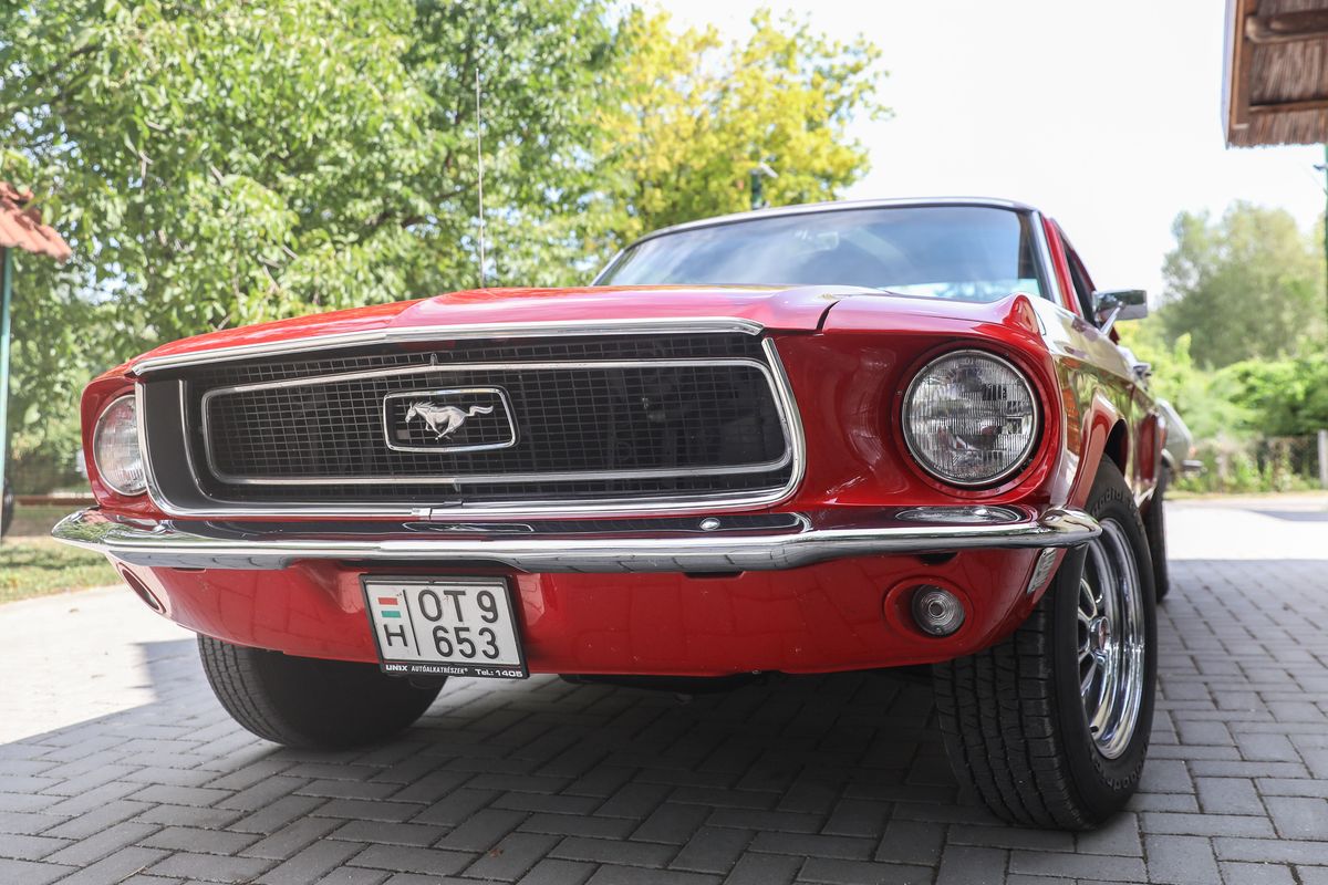 A Ford Mustang GT kifogástalan külső-belső állapotban jelent meg a találkozón