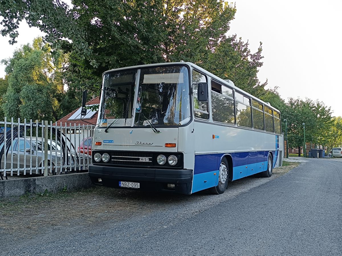 Egy 256-os Ikarus is megjelent a kempingnél, erre a típusra még sokan emlékeznek