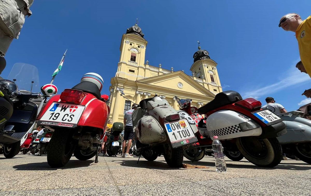 Külföldről is érkeztek Debrecenbe az országos Vespa találkozóra