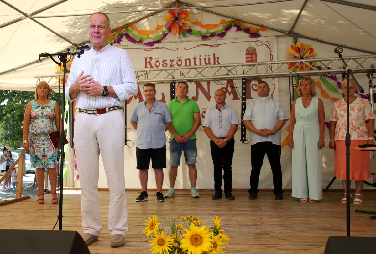 Gógánfa erős, gyarapodó település, jó irányítással, határozott jövőképpel - hangsúlyozta Navracsics Tibor közigazgatási és területfejlesztési miniszter köszöntőjében