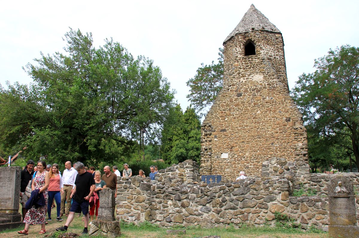 A szigligeti Avasi templomrom ideális helyszíneként szolgált az immár negyedik Monostori találkozó hétfői programjának