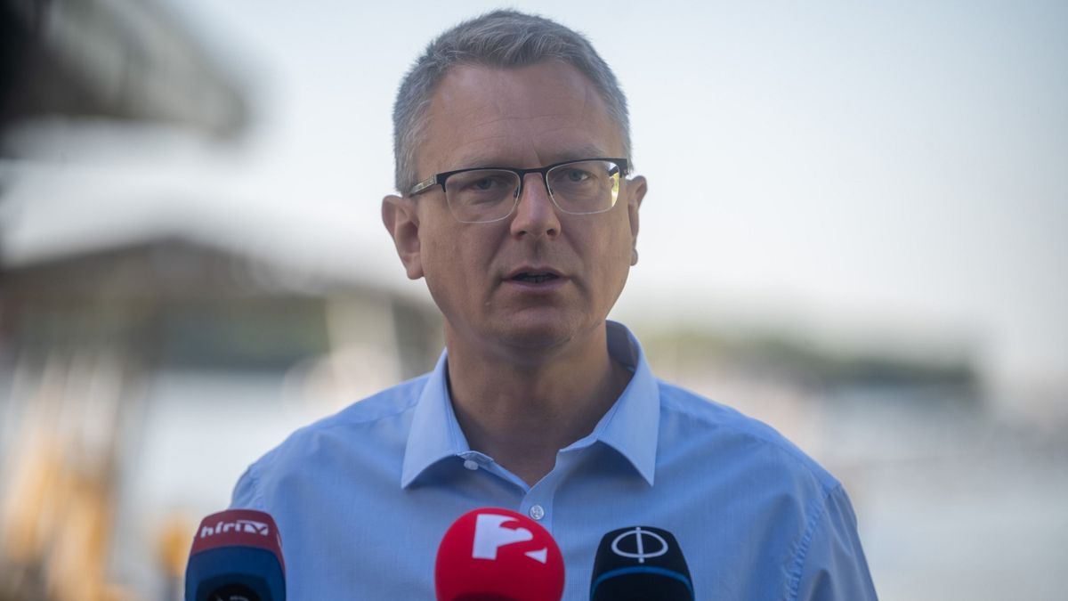 Rétvári: azért büntetik Magyarországot, hogy álljon be a sorba, engedje be a migránsokat