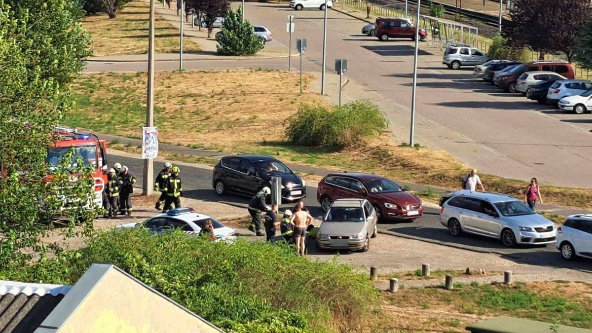 Baltával fenyegette és rugdosta elgázolt áldozatát egy váci autós