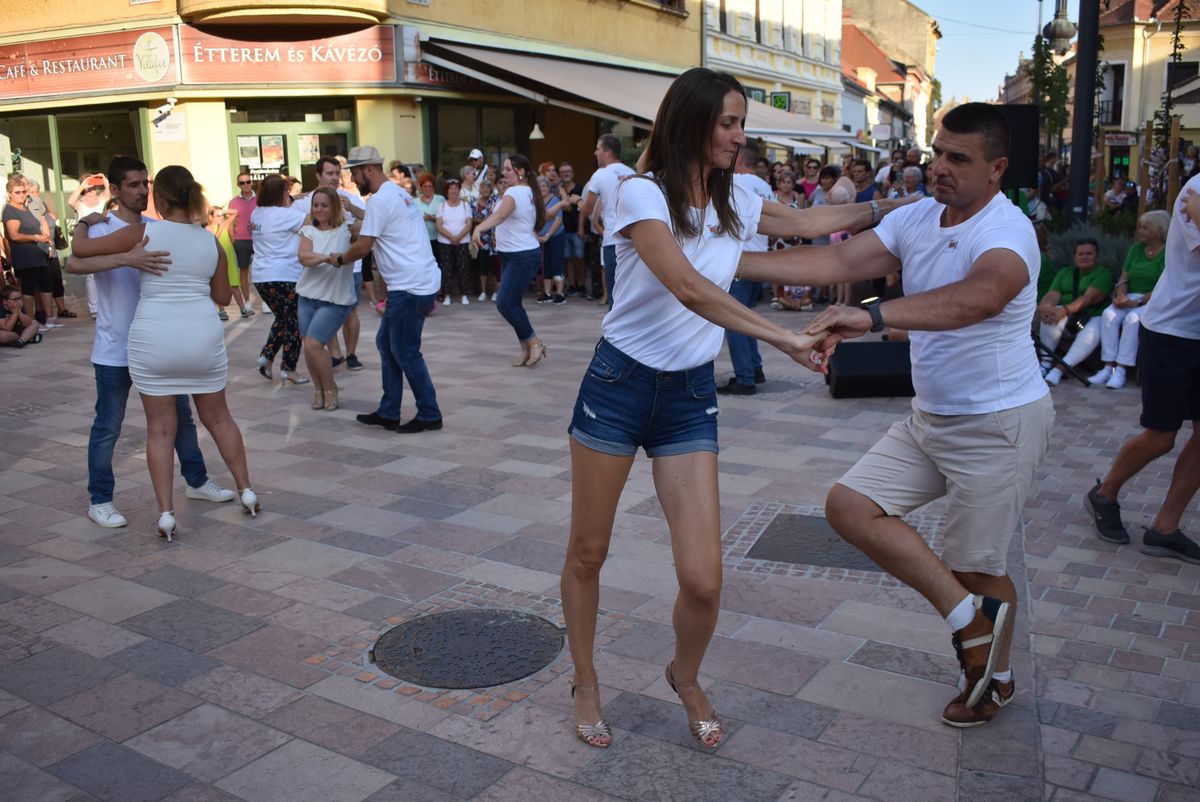 A Karibi Tánc Egyesület salsa és bachata táncot is bemutatott a közönségnek 