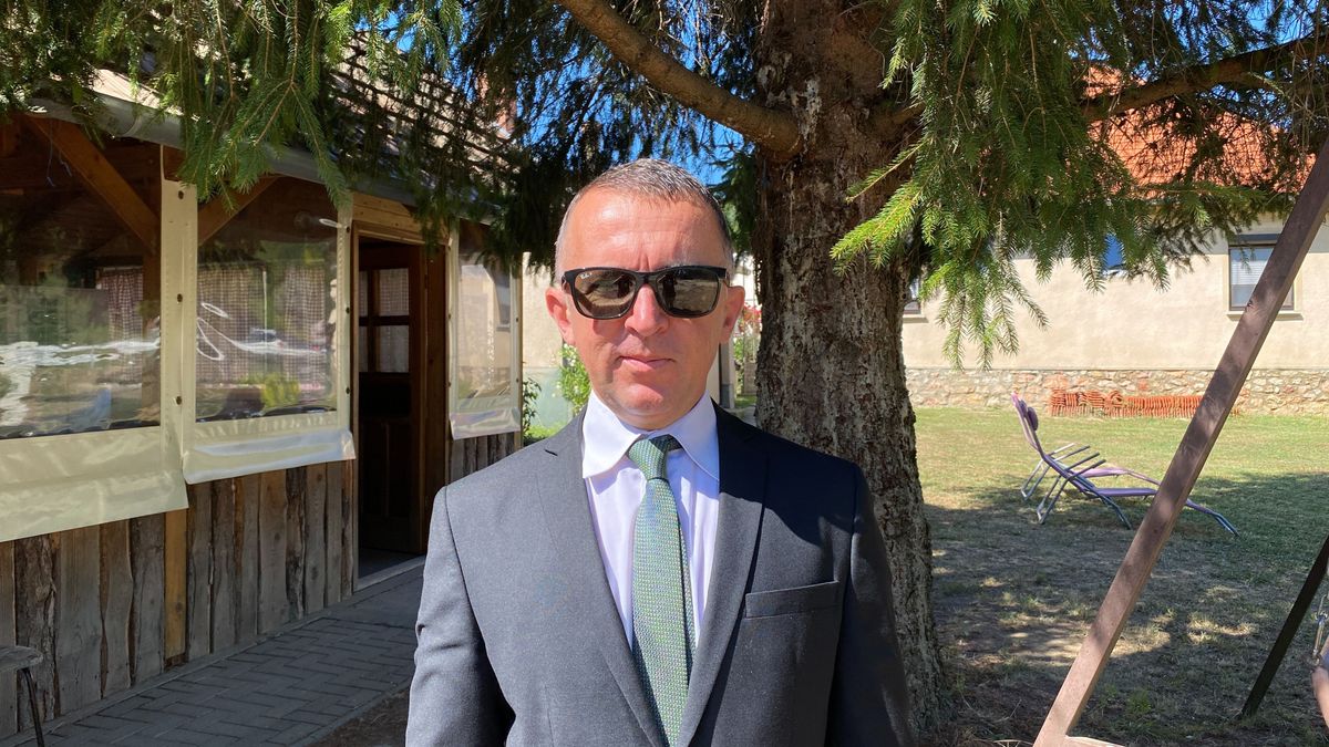 ,,Élő kövekből áll a lelki ház, így épülünk egymás által" – istentisztelet bakonyi patak partján