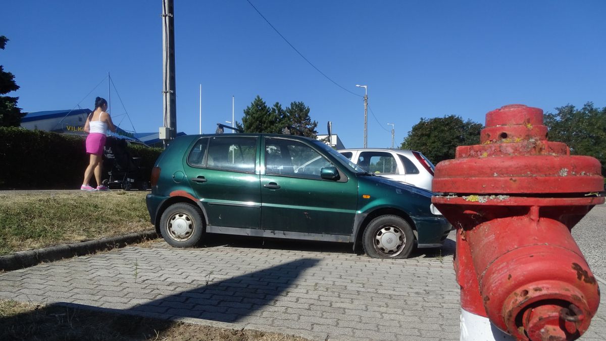 Roncsok vagy sem? A vásárlókat zavarják, a tulajt nem