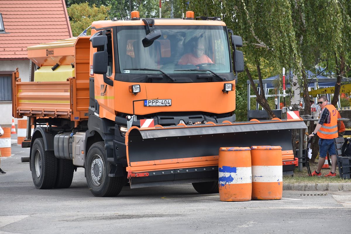 A közutasok pontos és precíz vezetési stílust mutattak be 