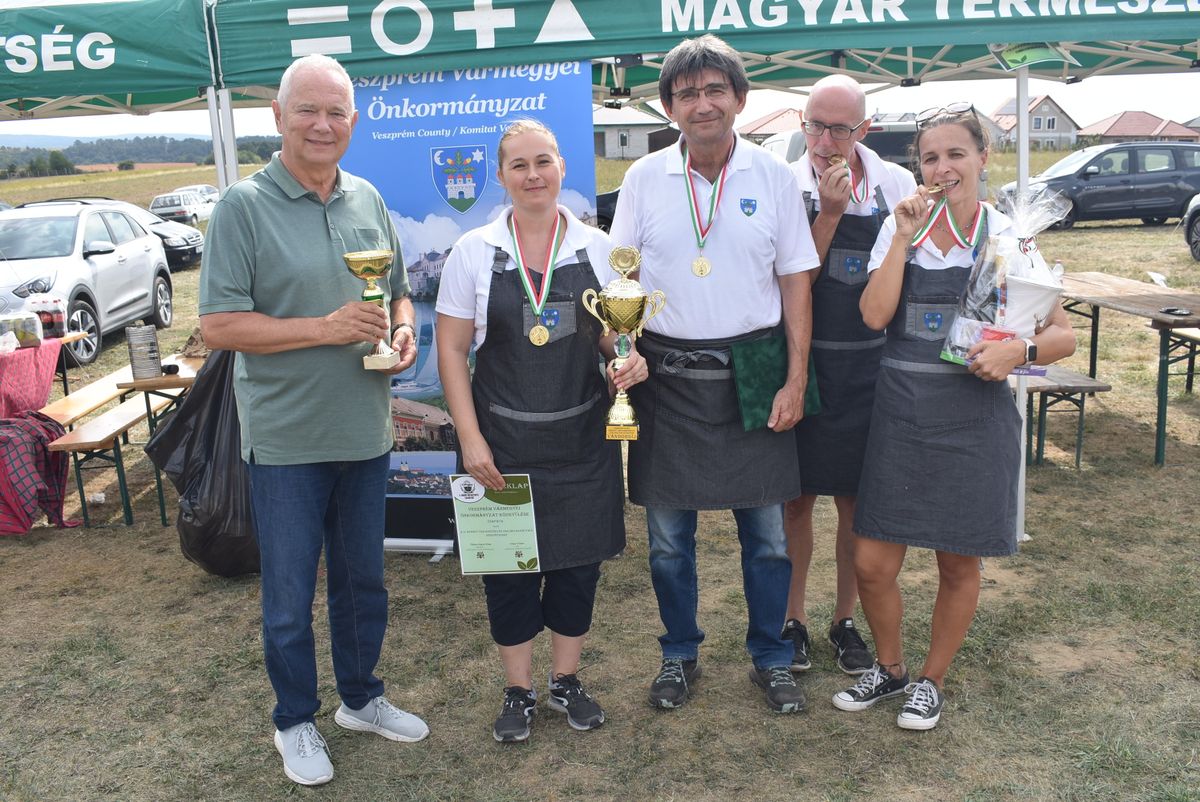 A győztes csapatnak Polgárdy Imre, a vármegyei közgyűlés elnöke is gratulált