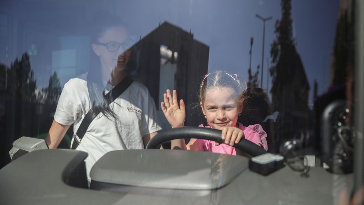 Buszok testközelből, a sofőrfülkéből, a motorteret is szemügyre véve (képgaléria)