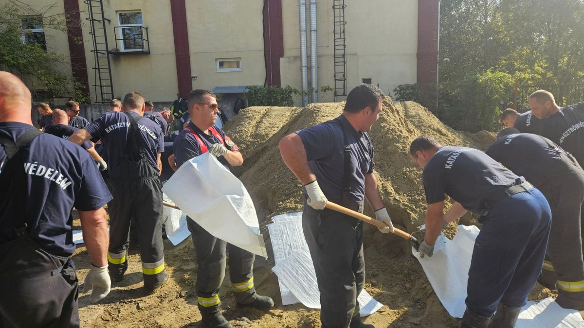 Hazatértek az árvízi védekezésben részt vett Veszprém vármegyei tűzoltók