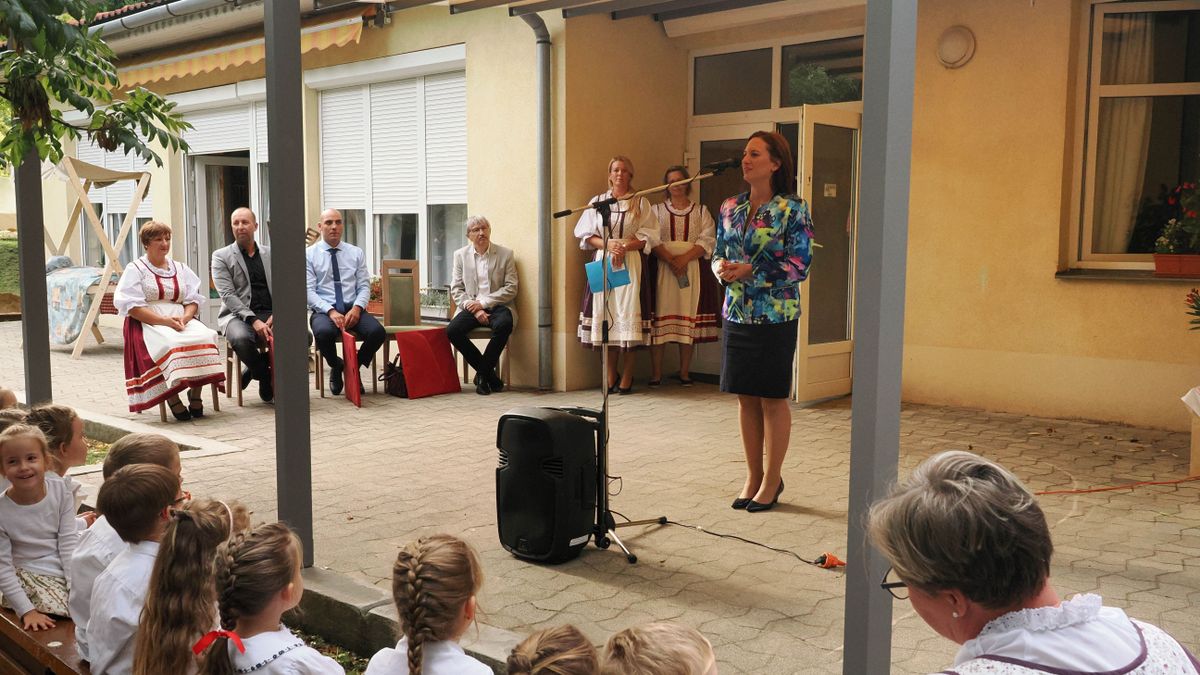 Vállalkozók segítették a kádártai óvoda fejlesztését (képgaléria)