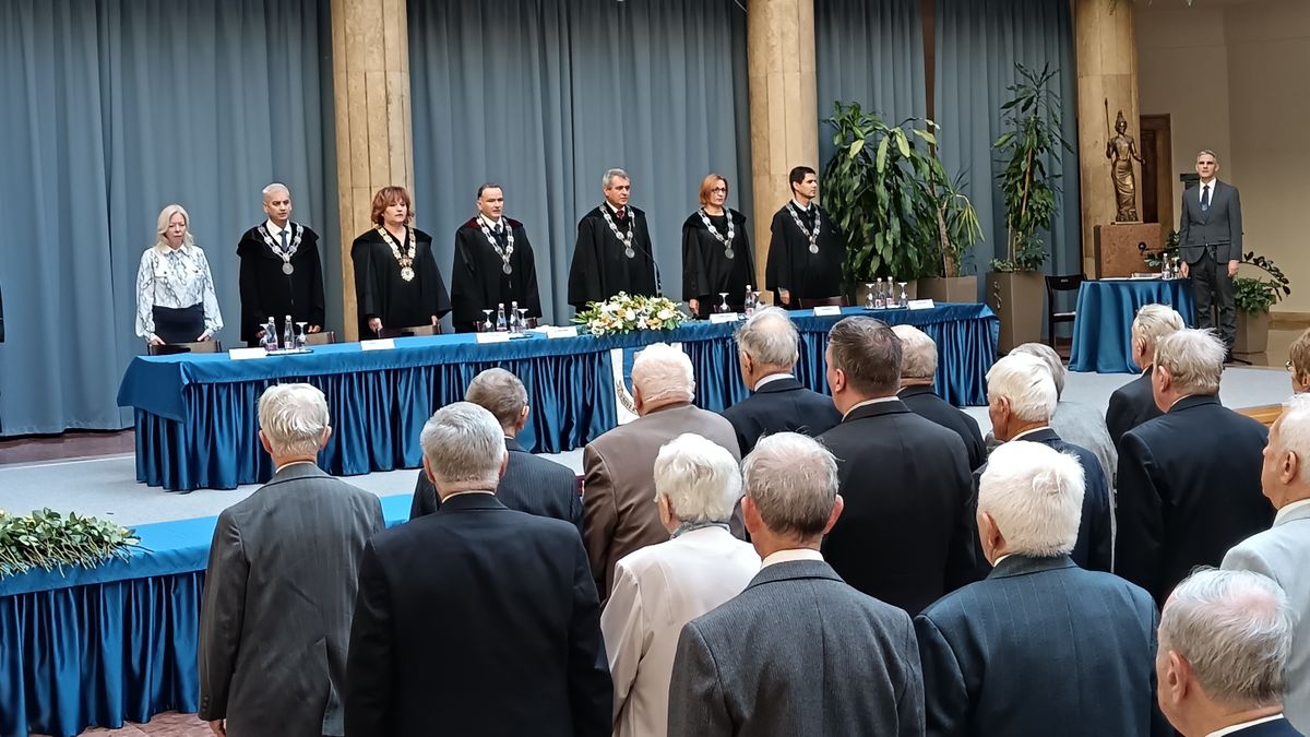 Emlékdiplomákat adtak át a Pannon Egyetemen