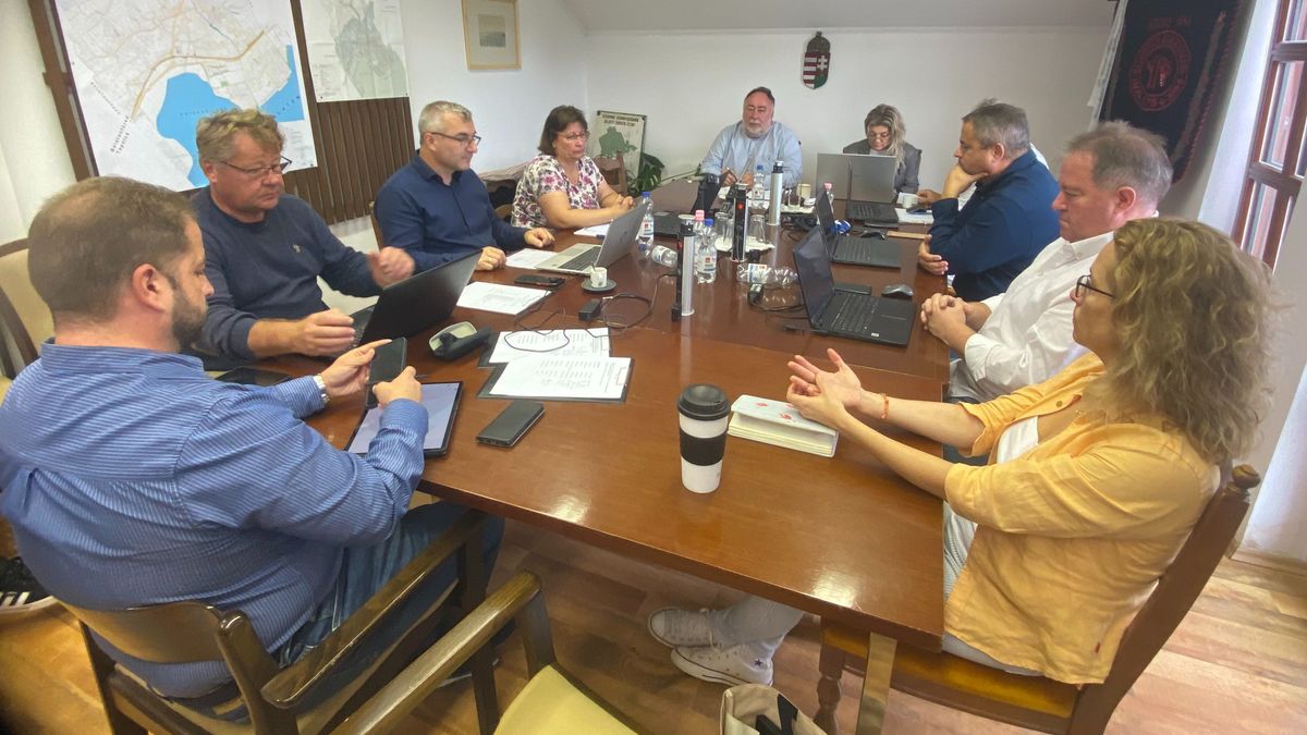 Szenzáció Csopakon! Egy asztalhoz ült a mostani és a leendő testület
