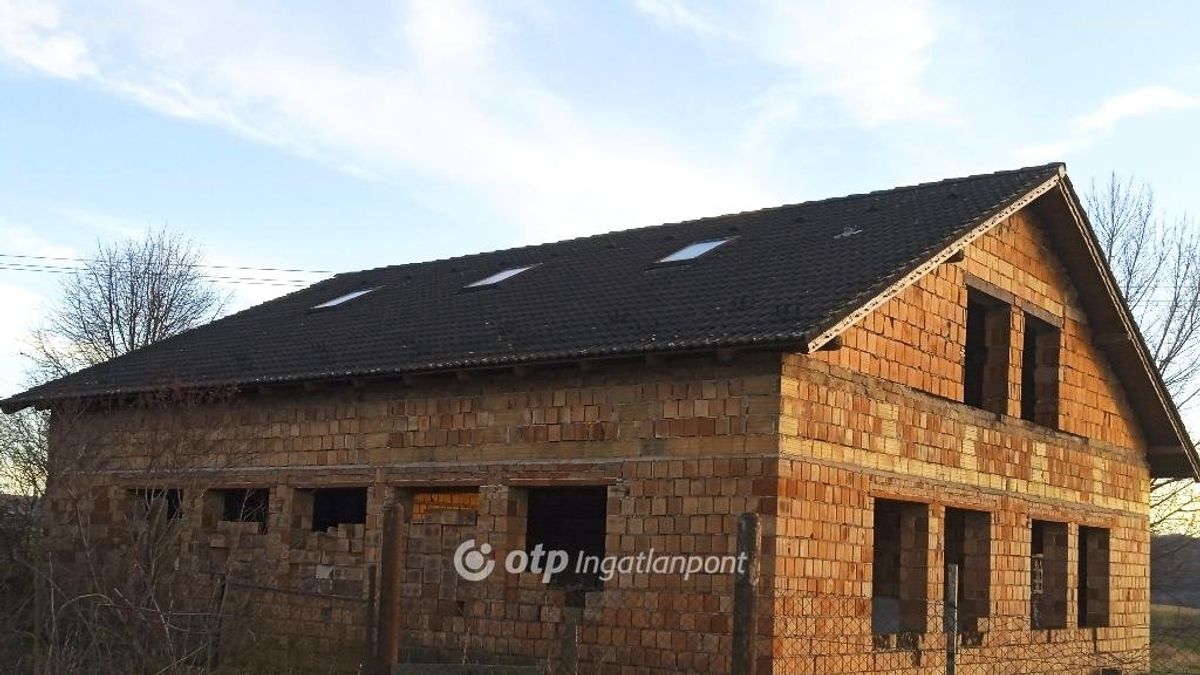 Hatalmas, még alakítható ház keresi új tulajdonosát