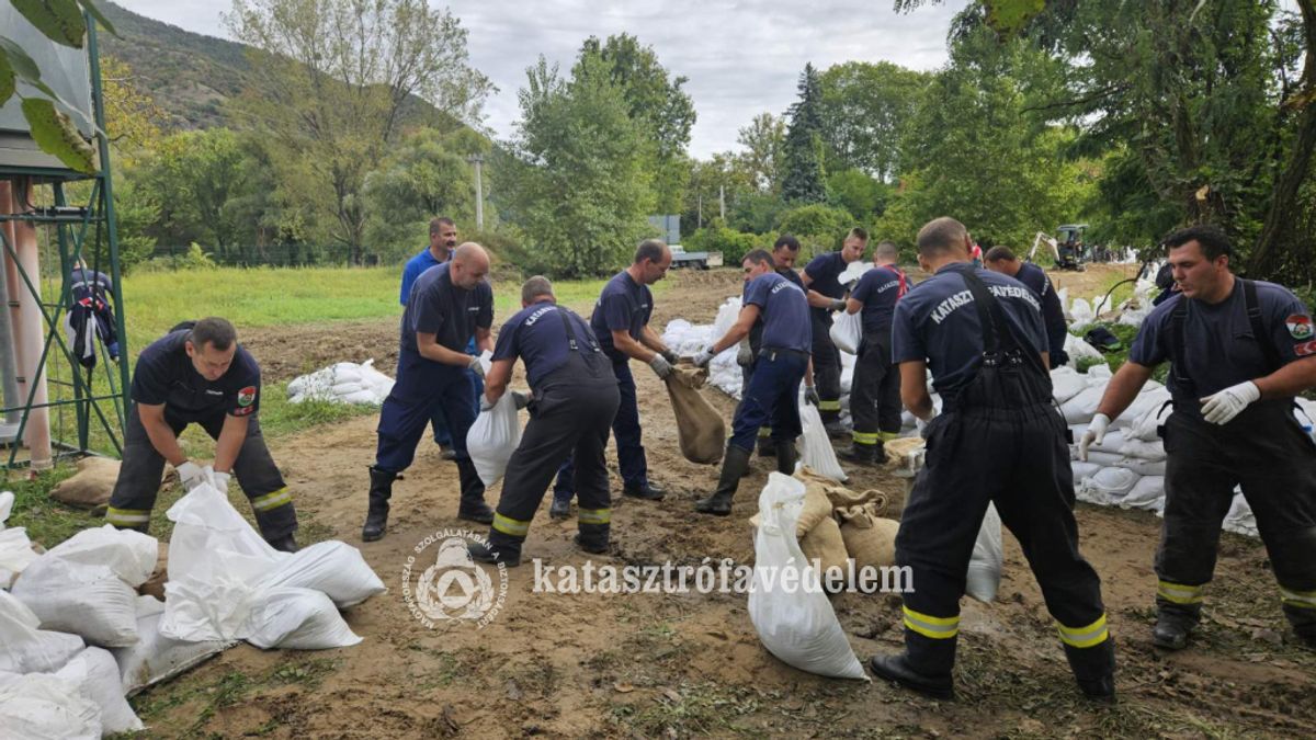 Tűzoltók a gáton! - Veszprém vármegye részt vesz az árvízi védekezésben