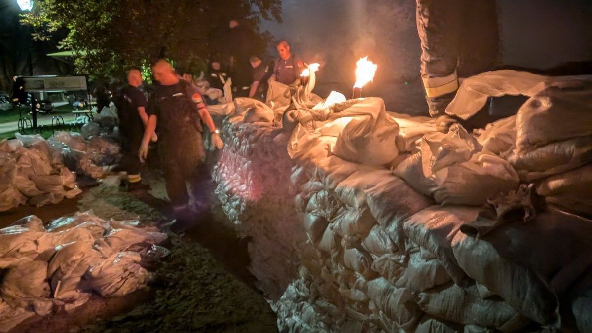 Közel 150 Veszprém vármegyei tűzoltó segíti az árvízi védekezést