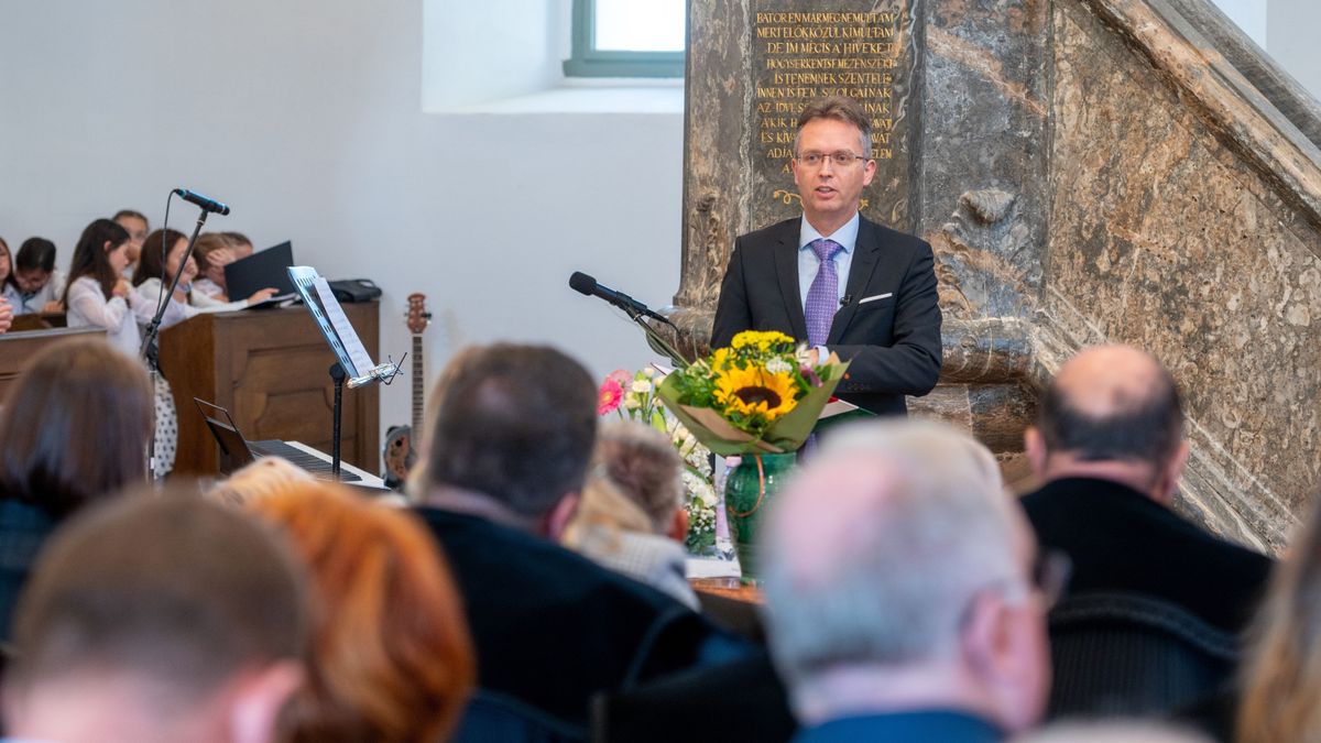 Magyarország kormánya felelősséget visel a határon túli magyar közösségek sorsáért