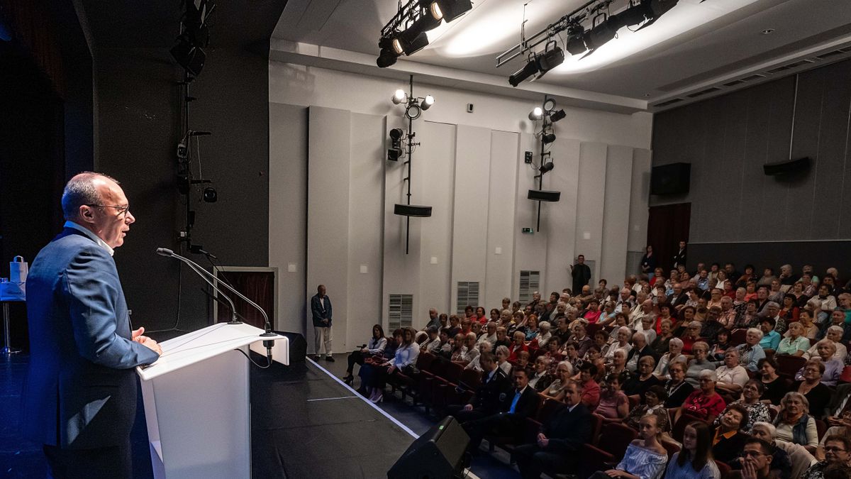 Idősek világnapja Veszprémben – „Minél többen közlekednek a generációs hidakon, annál erősebb tud lenni a közösség”
