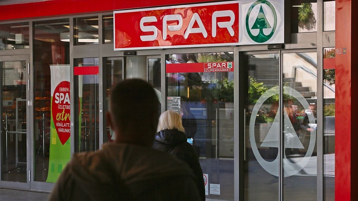 Vizsgálja a versenyhivatal a Spar által vállalt kötelezettségek végrehajtását