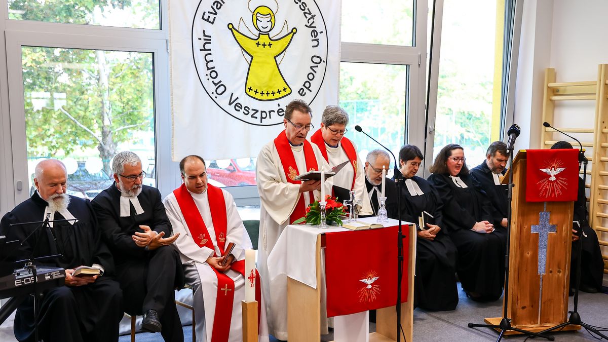 Impozáns épületben ünnepelt a veszprémi Örömhír Evangélikus Keresztyén Óvoda