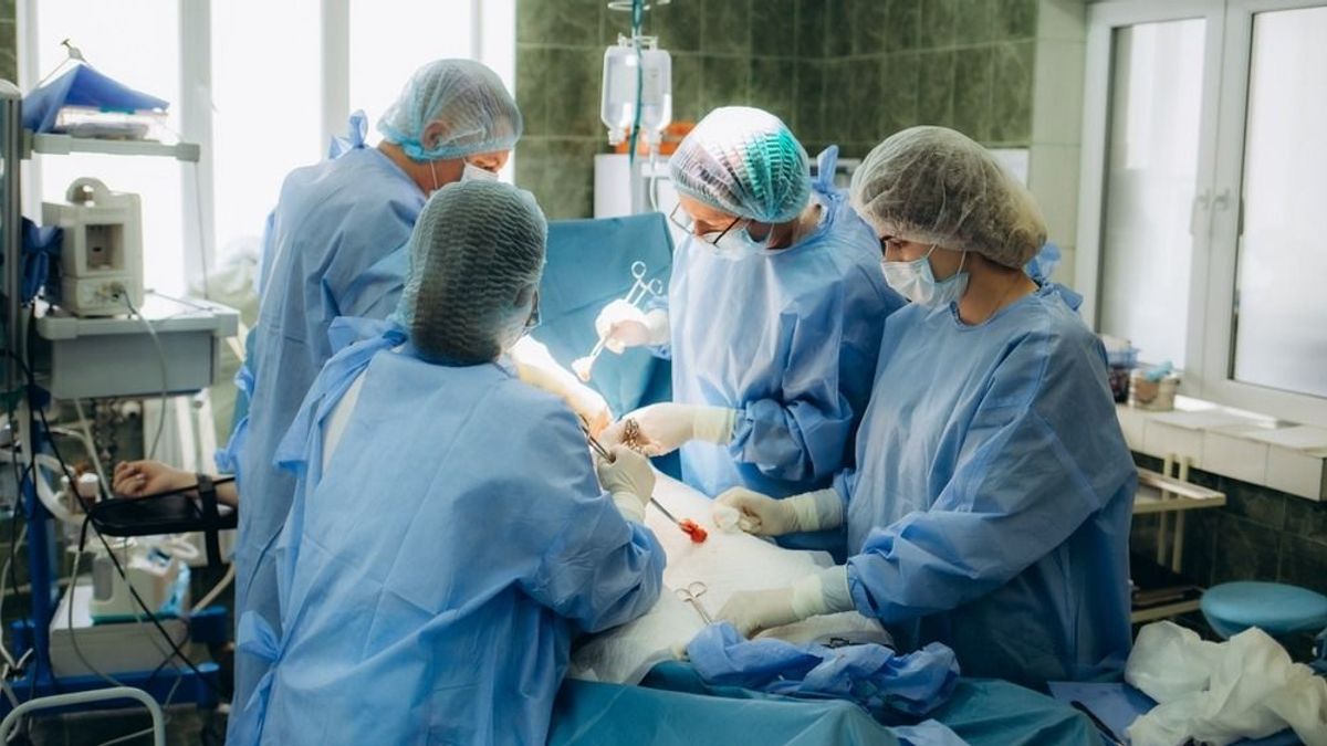 Szenzációs orvosi beavatkozással mentették meg egy 9 éves kislány életét a Heim Pál Gyerekkórházban